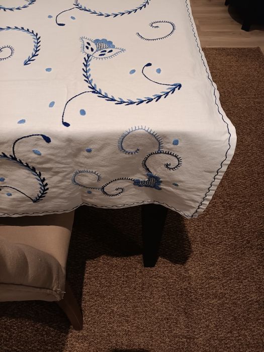 Toalha bordada com 6 guardanapos