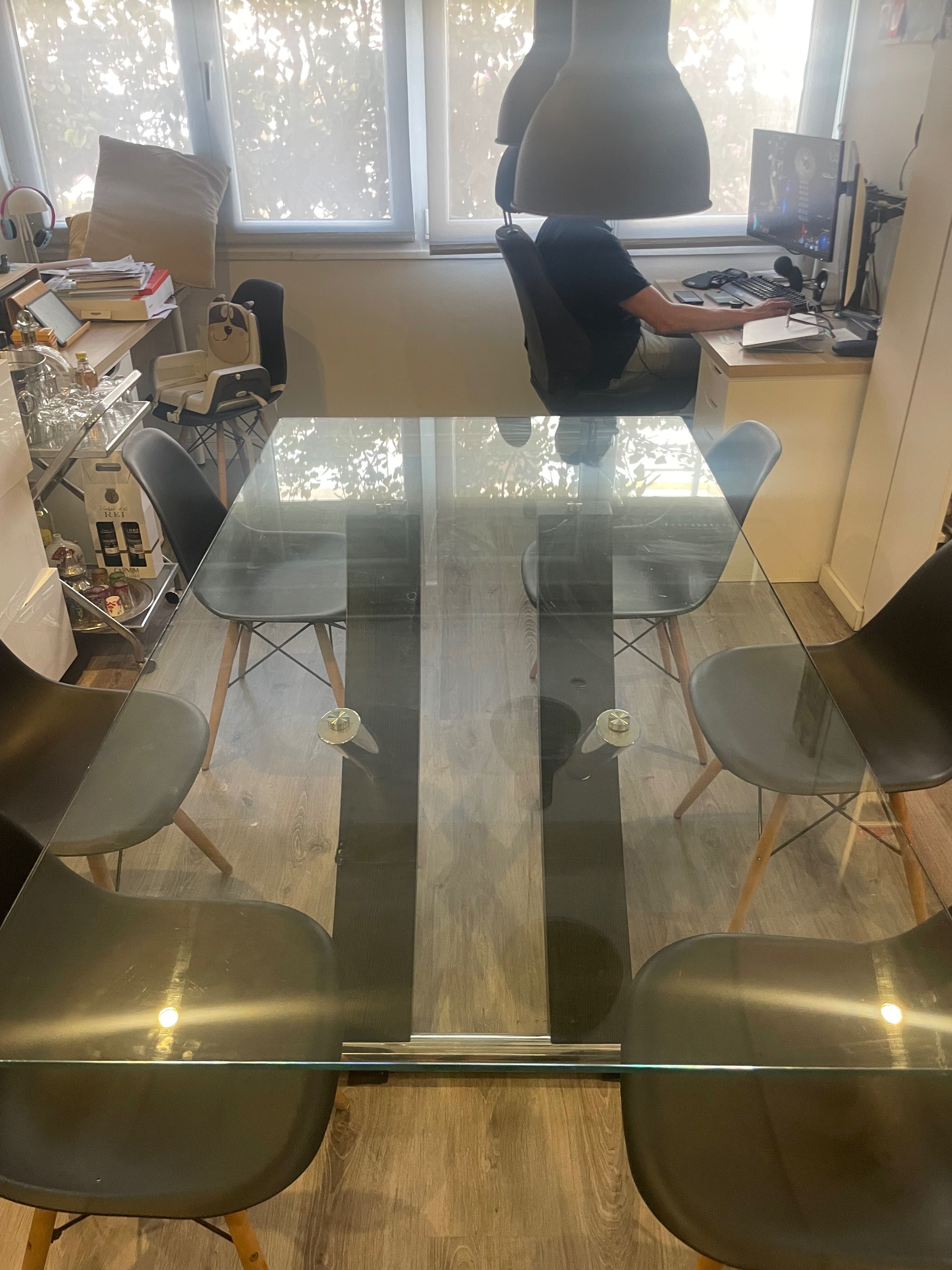 Mesa de jantar em vidro