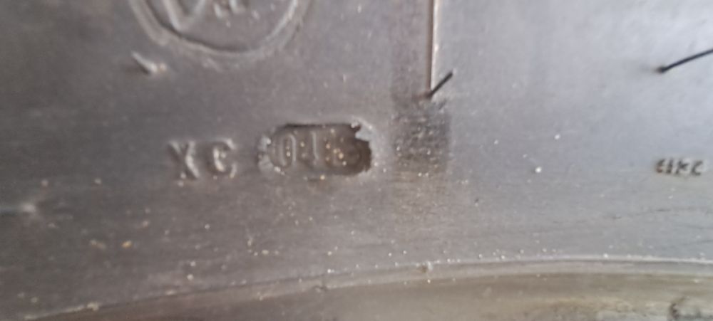 Продаються дві шини  900/60 R42 BRIDGESTONE  04,21 р.в.  б/в в доброму