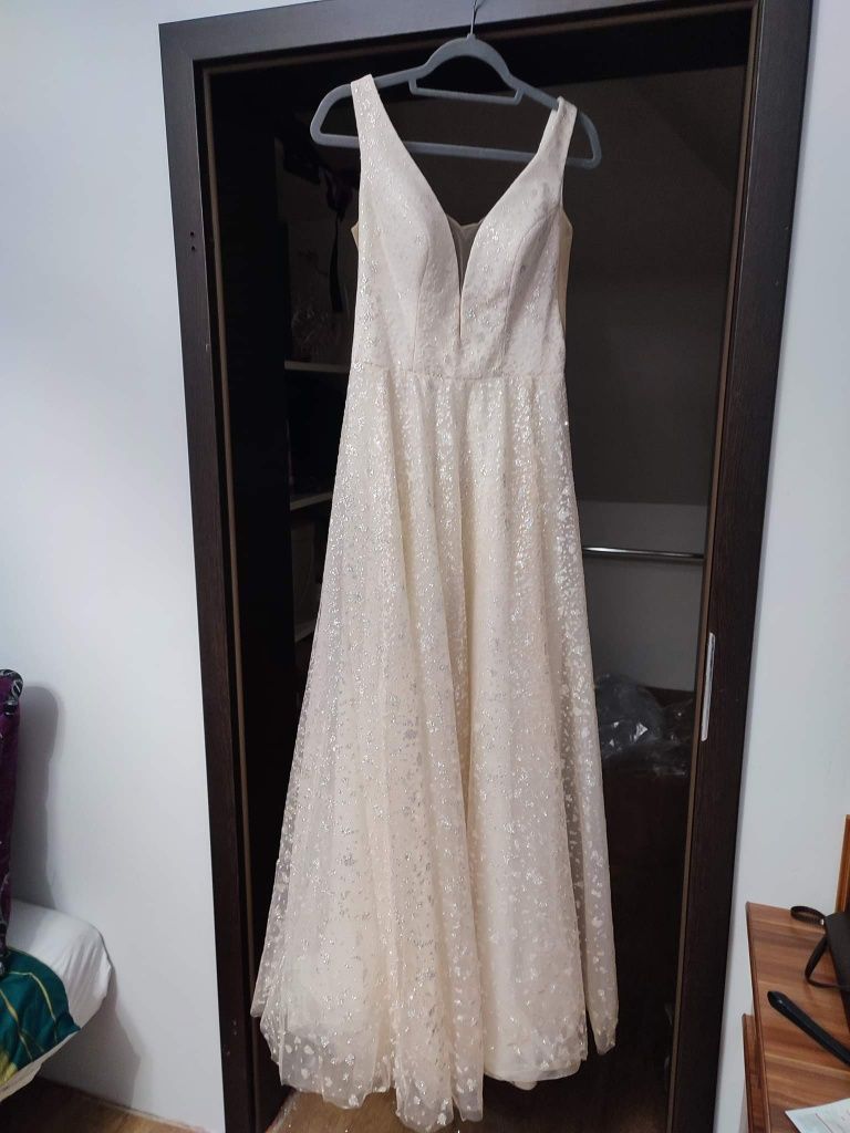Sprzedam suknię ślubną model 2022