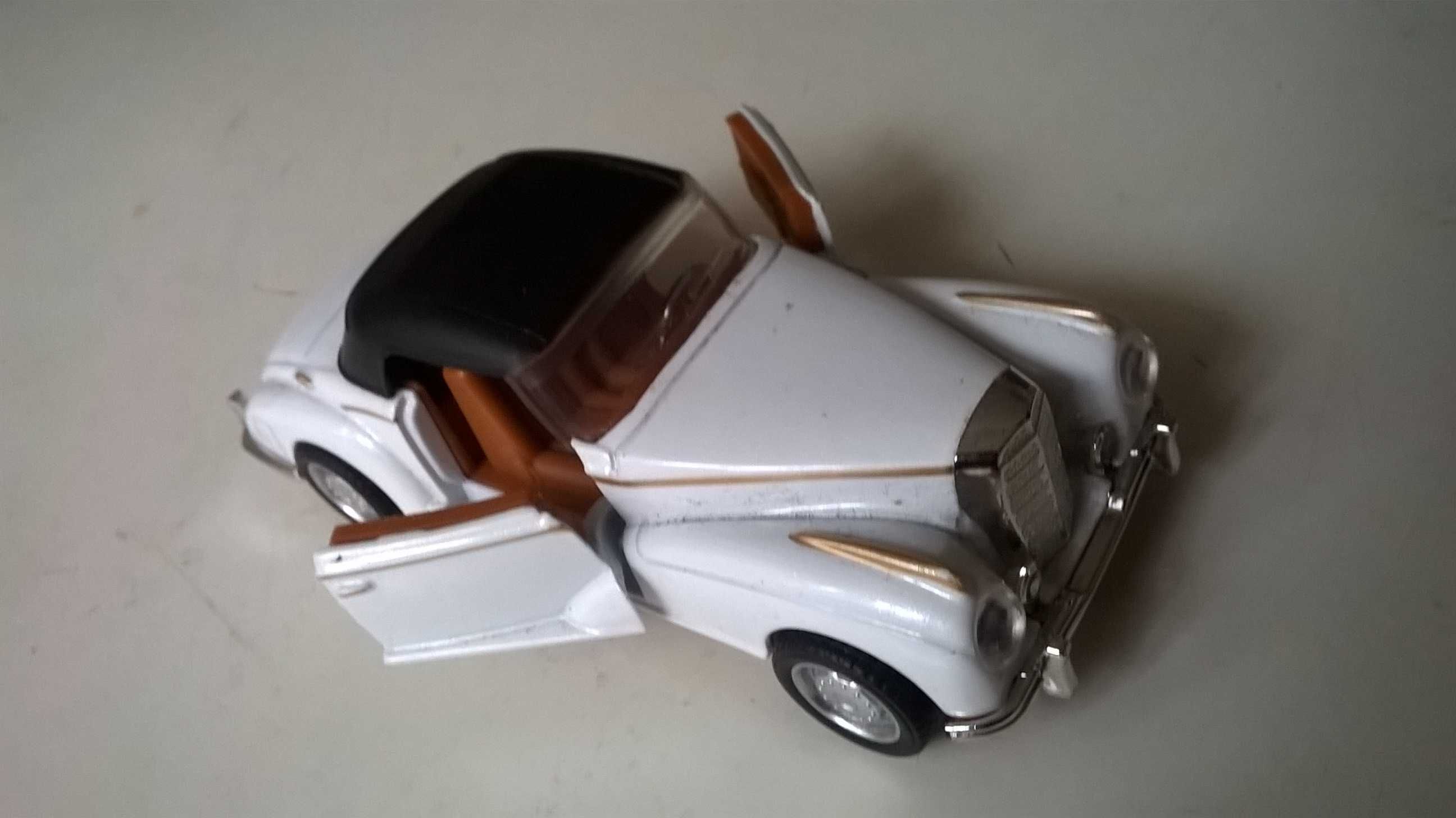 samochód, auto, model w stylu retro; skala 1:34