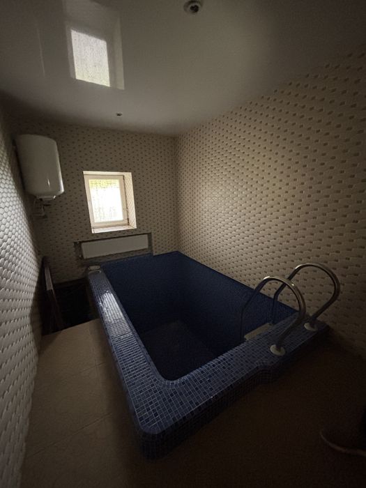 Сдам 3-этажный дом на берегу Днепра