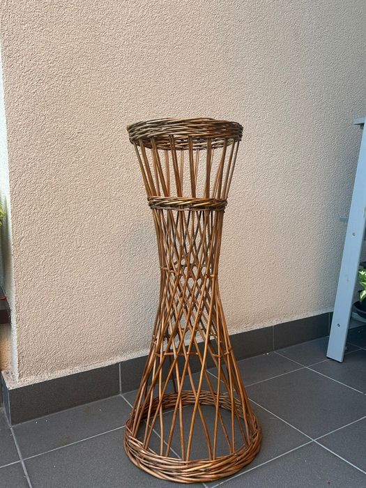 Kwietnik, stojak wiklinowy