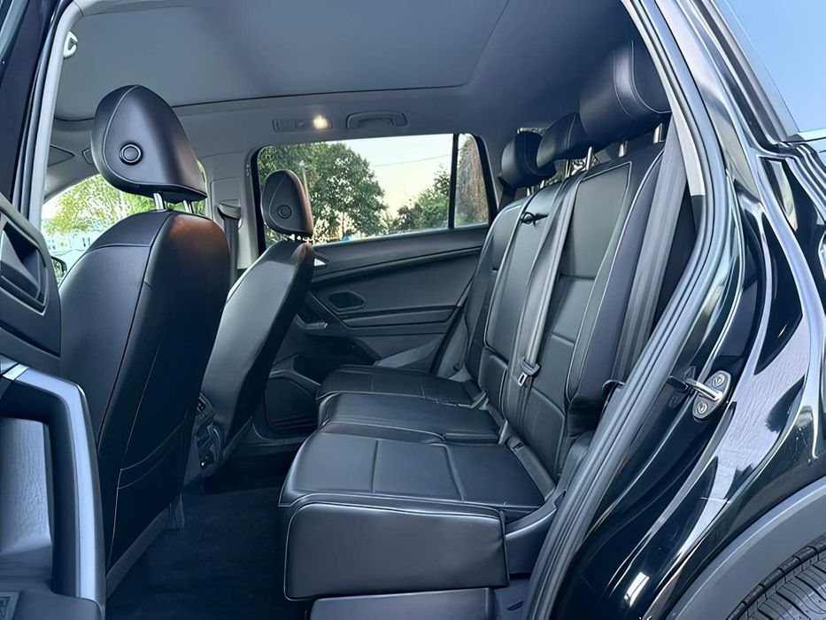 Volkswagen Tiguan      2021