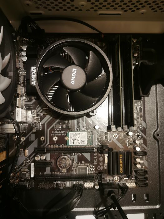 Gigabyte B450 + AMD Ryzen 5 1600 AF + 16GB RAM DDR4