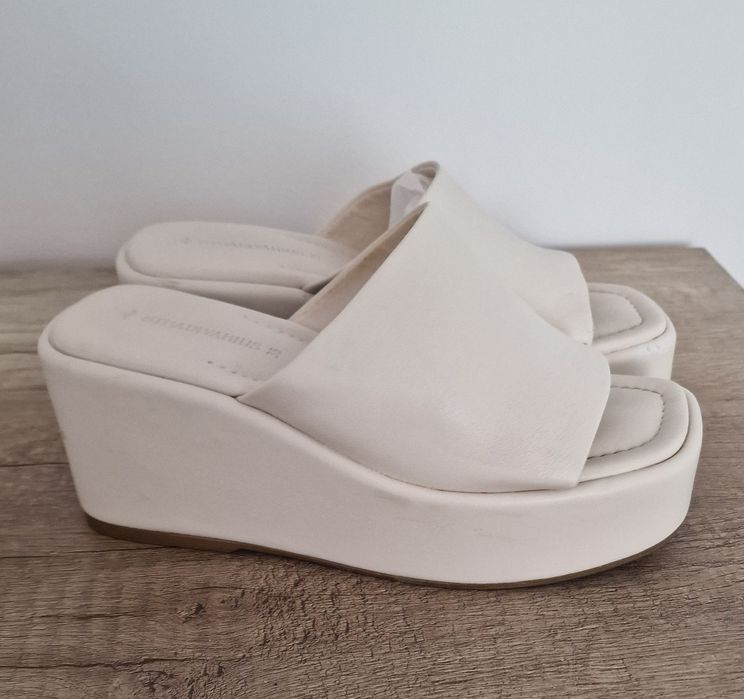 Klapki na platformle"Stradivarius".