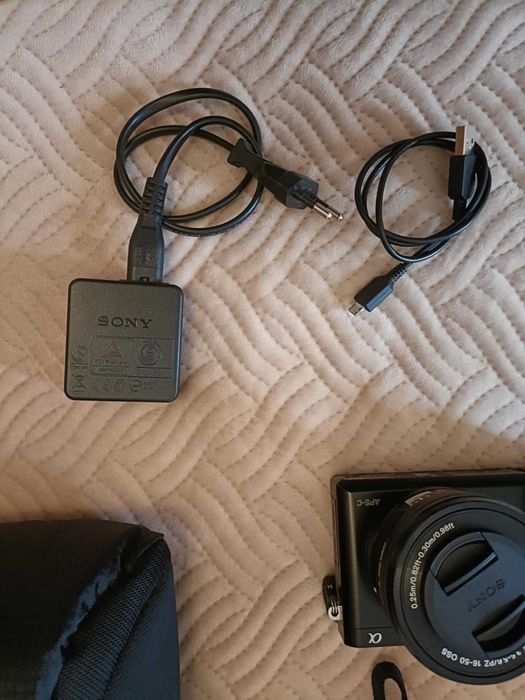 Sony a6000 Como Nova + Acessórios