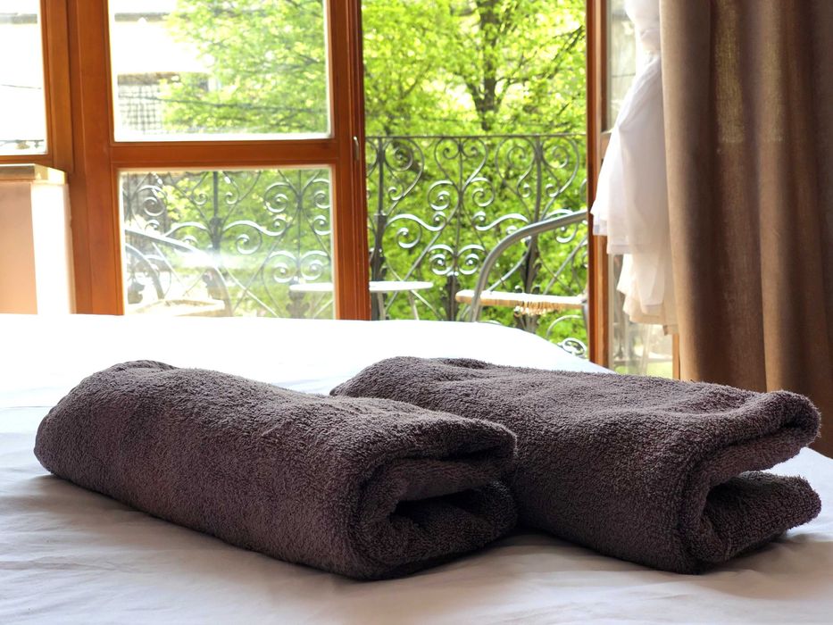 Подобово Львів .Власник.  2-кім квартира в центрі з балконом.