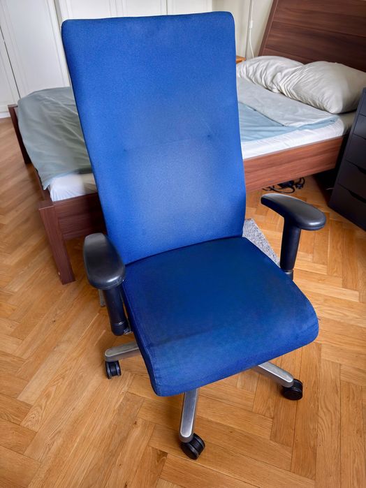 Krzesło biurowe niebieskie