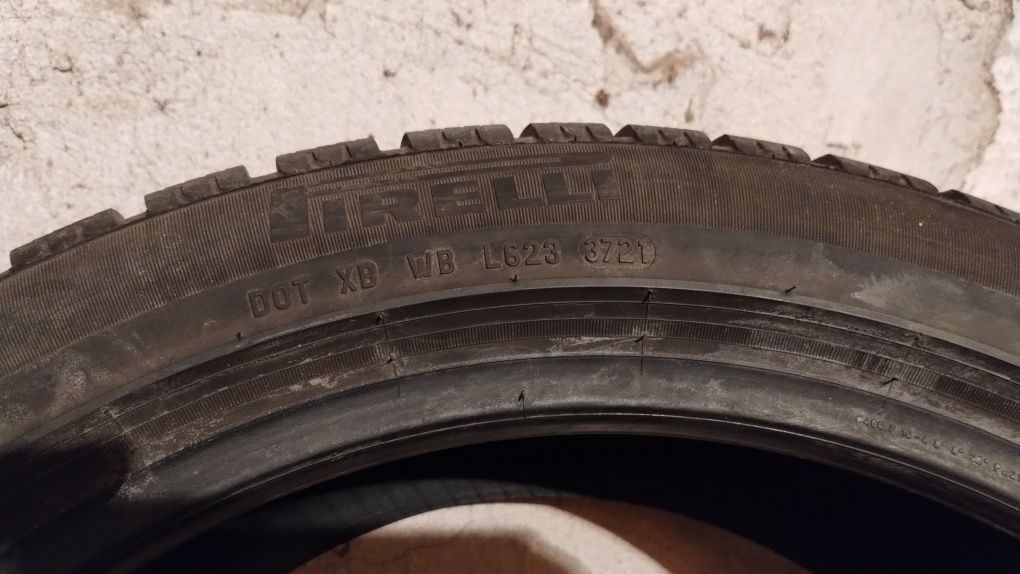 Opony zimowe Pirelli 2szt 235/45/18 2021r