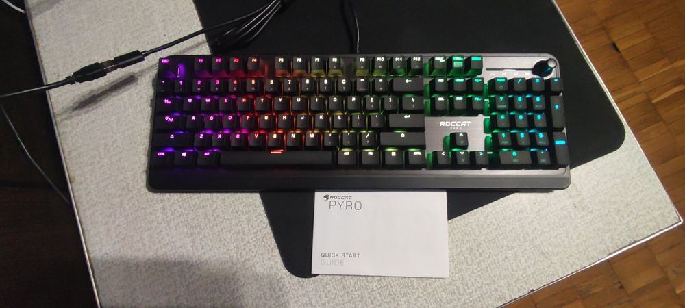 Продам новую, немецкую игровую клавиатуру Roccat Pyro Red Switches