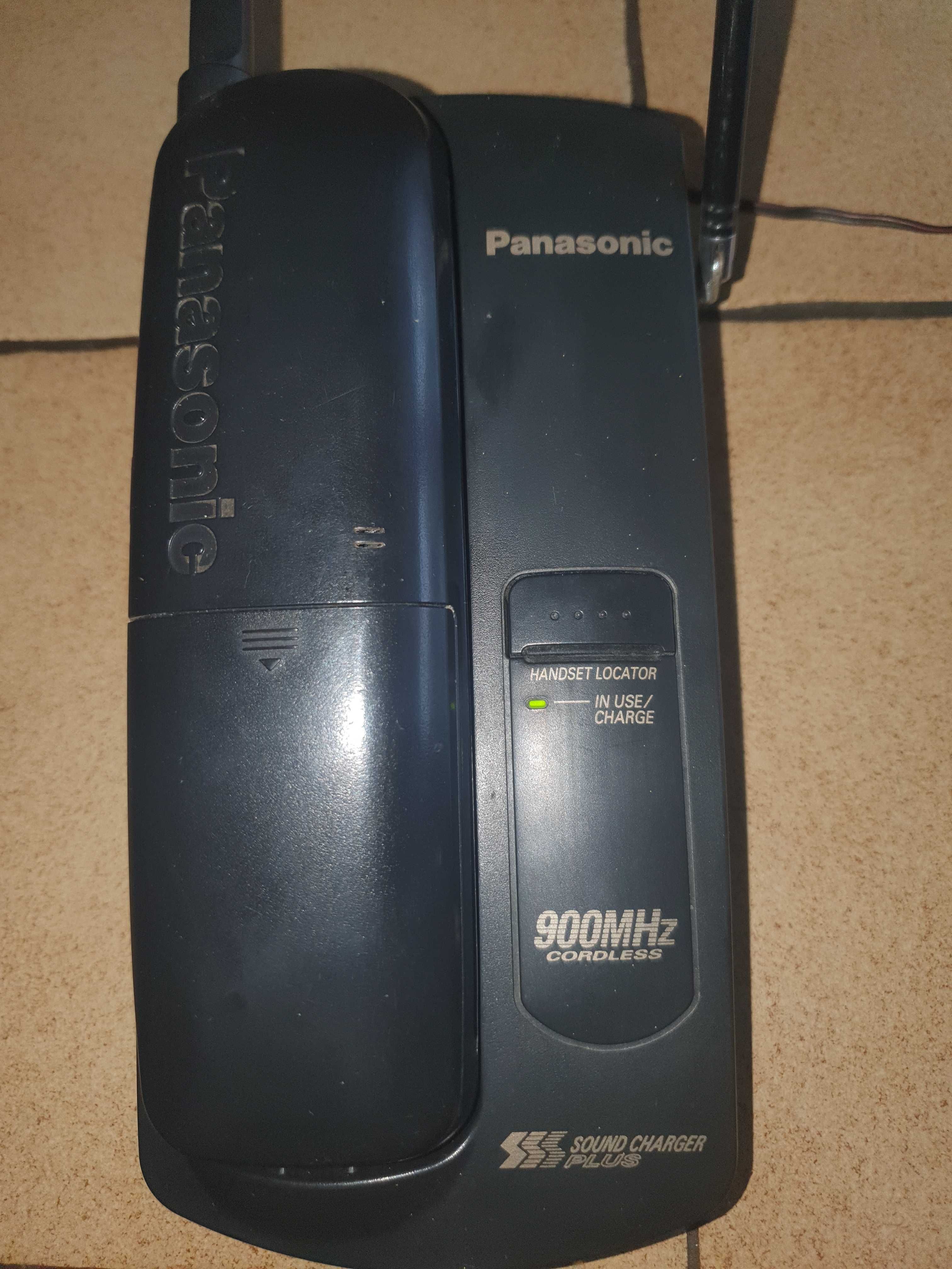 Telefon stacjonarny Panasonic.