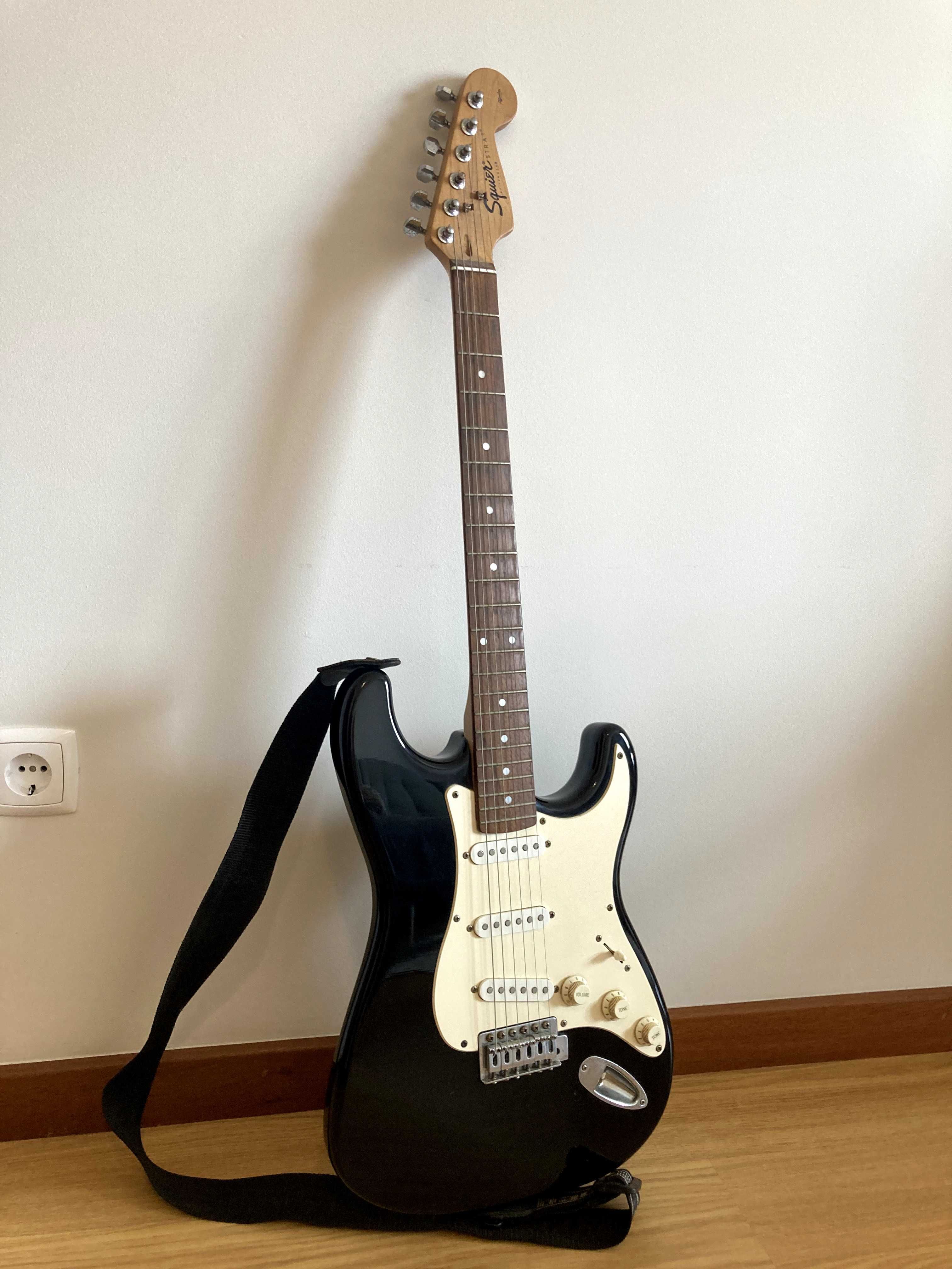 Guitarra Elétrica Fender Squier Strat + Amplificador