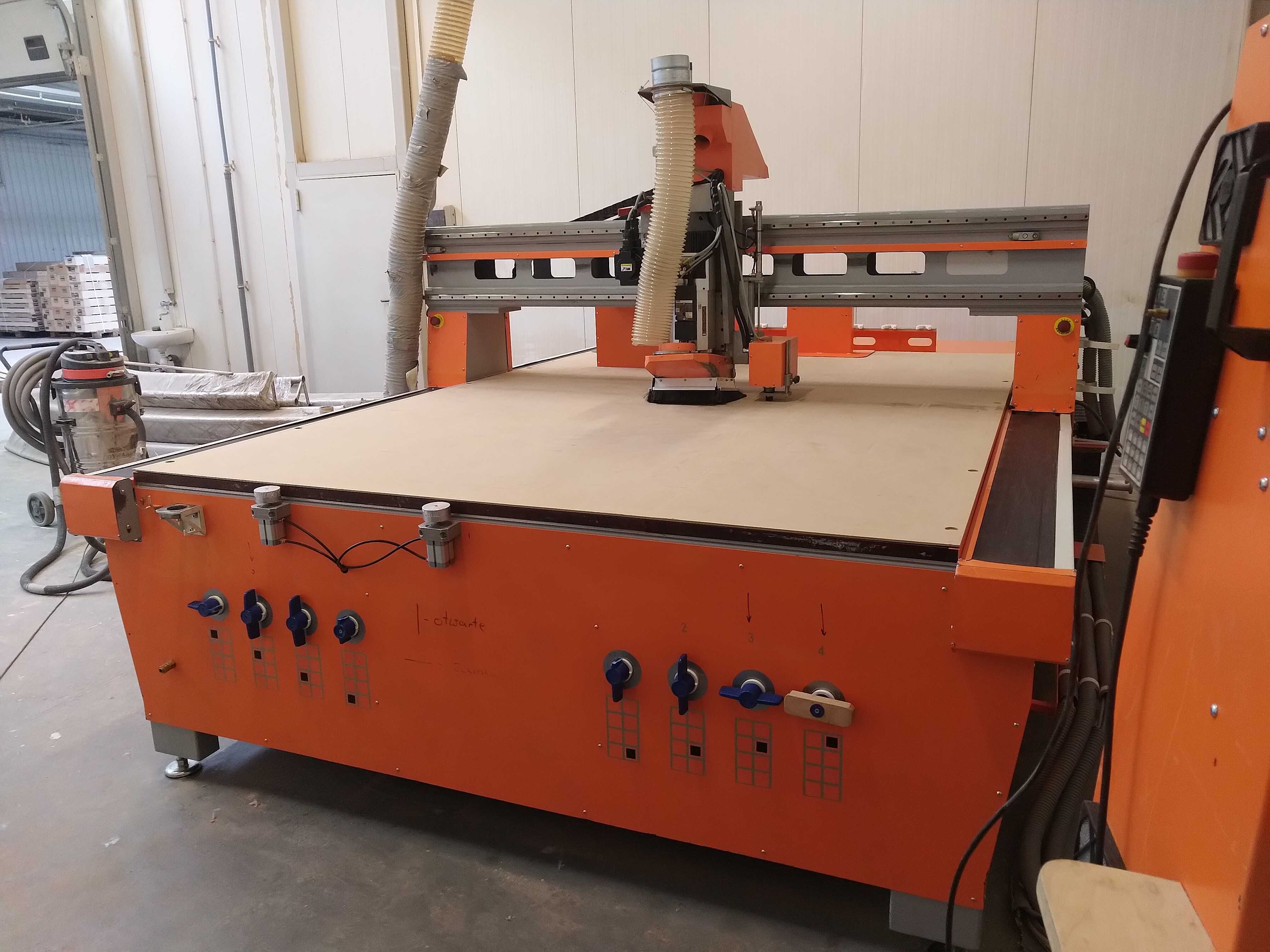 Frezarka CNC INFOTEC 3121 centrum frezarskie z pompą i dod. wrzecionem