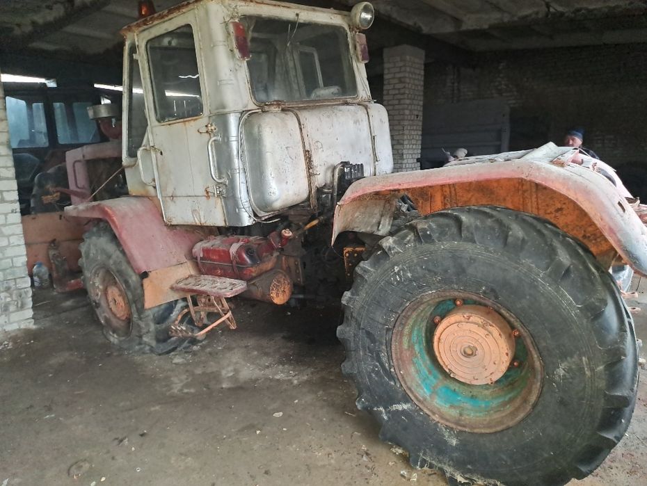 Трактор т-150 з відвалом.