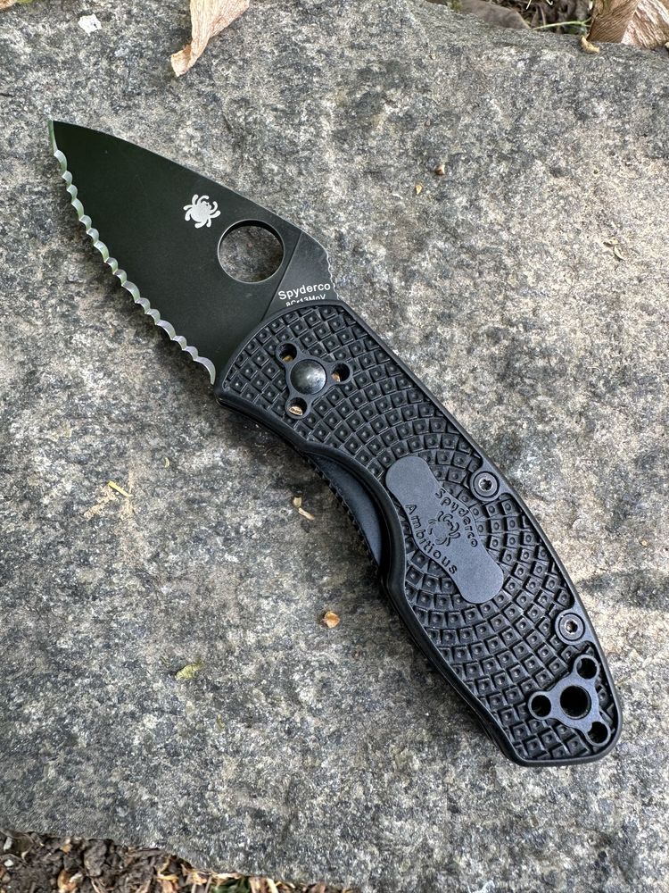Нож Spyderco Ambitious FRN Black Serrated