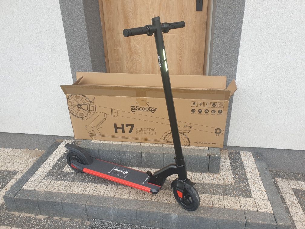 Hulainoga elektryczna  e-scooter H7( NOWA).Idealny prezent na komunię