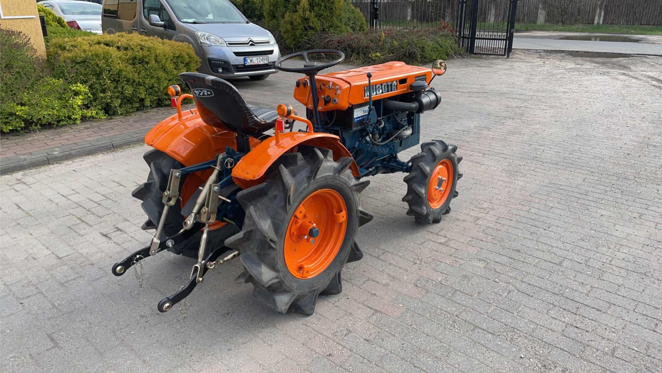 Minitraktor KUBOTA B7000 / 15 KM / 4x4 / traktorek