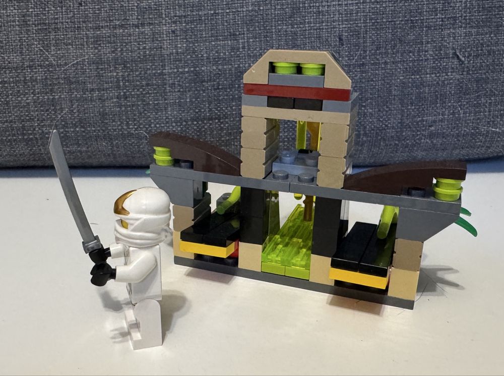 LEGO Ninjago 9440 Świątynia Venomari, komplet z instrukcją