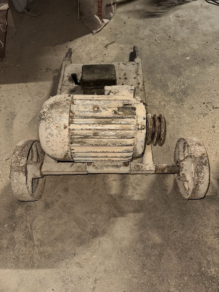 Silnik elektryczny trojfazowy 4 kW, 1420 1/min