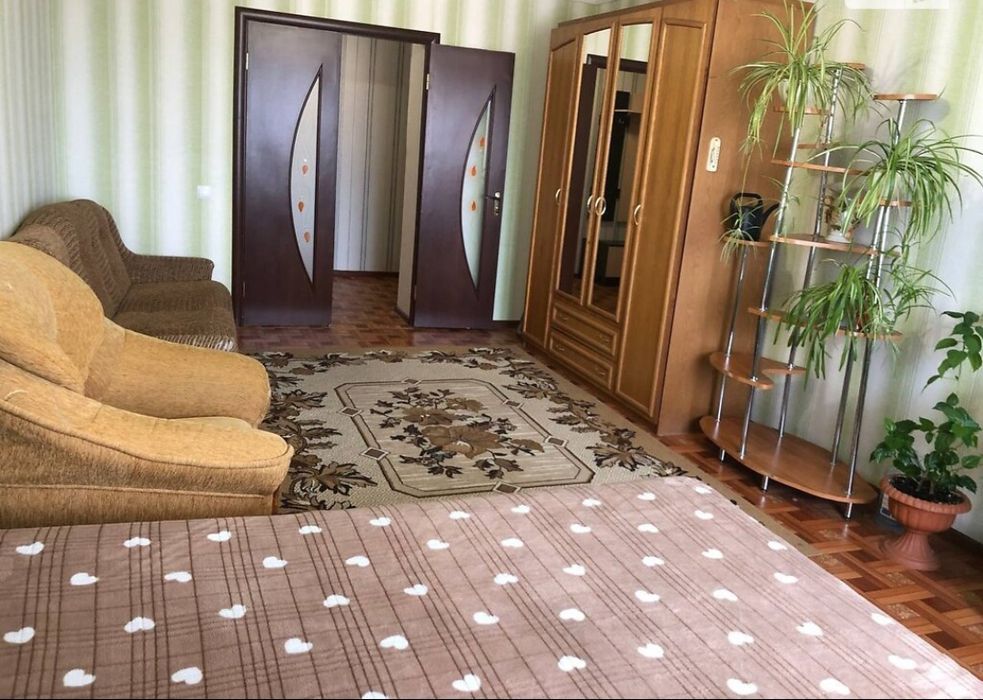 1к на Виставці поряд з парком