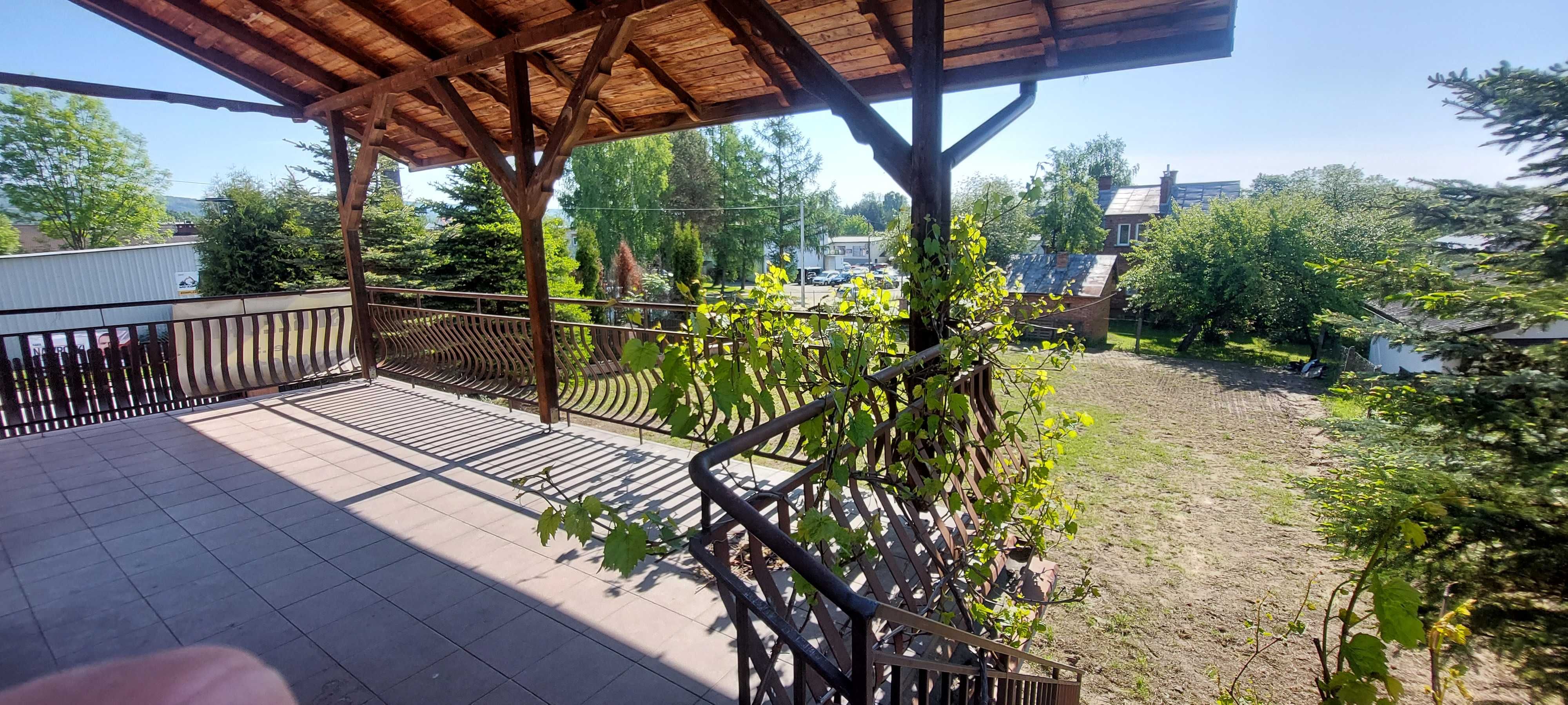 Gotowy do zamieszkania dom w centrum miasteczka