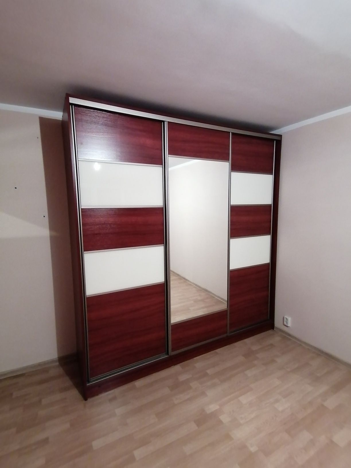 Sprzedam Szafe stan bardzo dobry 240 cm wys x 230 cm szer.