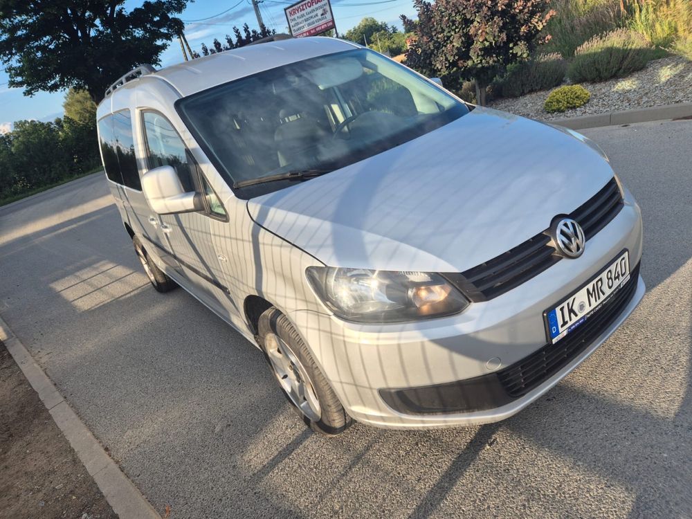 VW Caddy 1.6 TDI MAXI, 113 tys km, 7-osobowy, hak