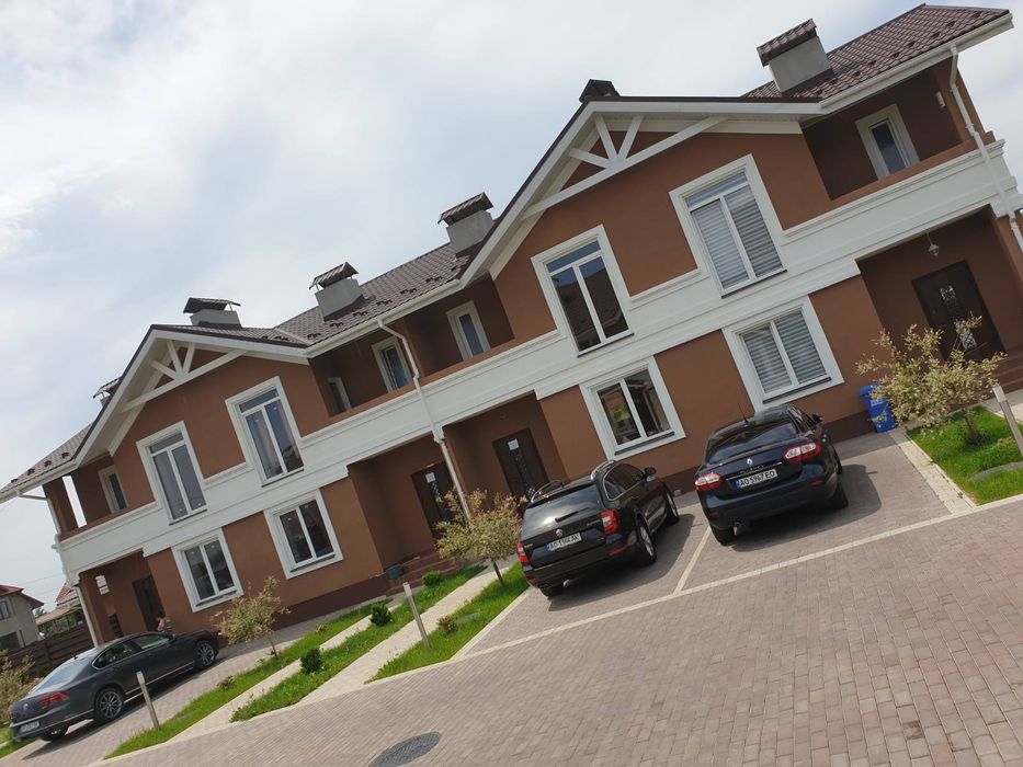 Продам гарний новий котедж в м.Мукачево