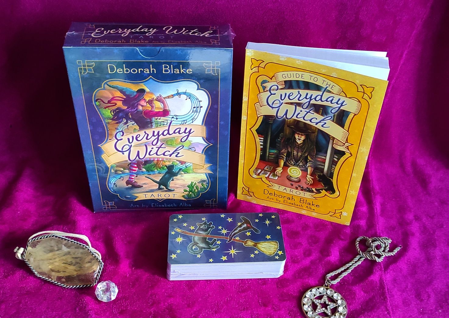 Набор Таро Ведьма Каждый День: колода+книга+ подарочная коробка