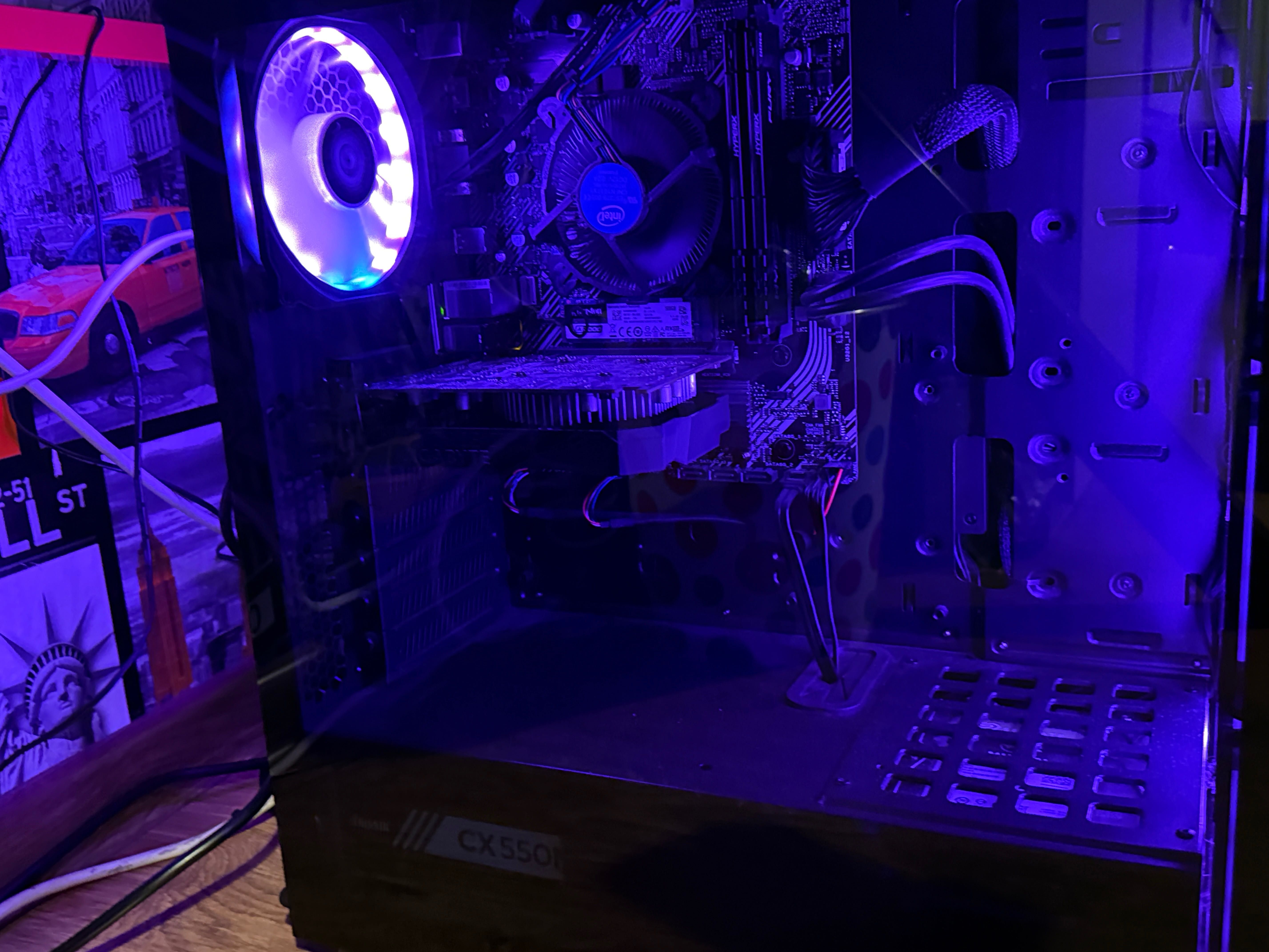 Komputer gameingowy intel core i5 10 gen. Nvidia 1650 16 GB RAM