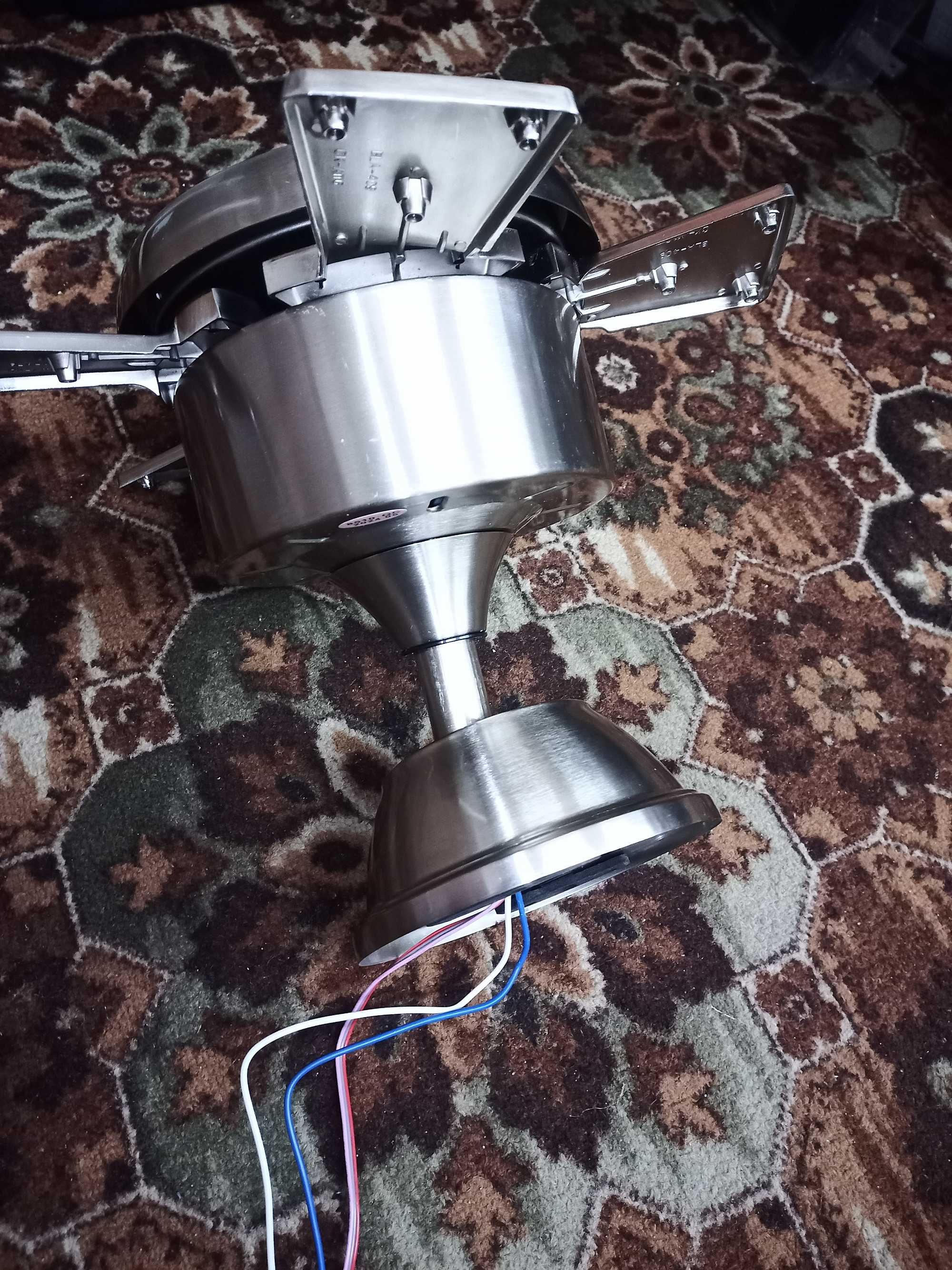Wentylator sufitowy z oświetleniem i pilotem