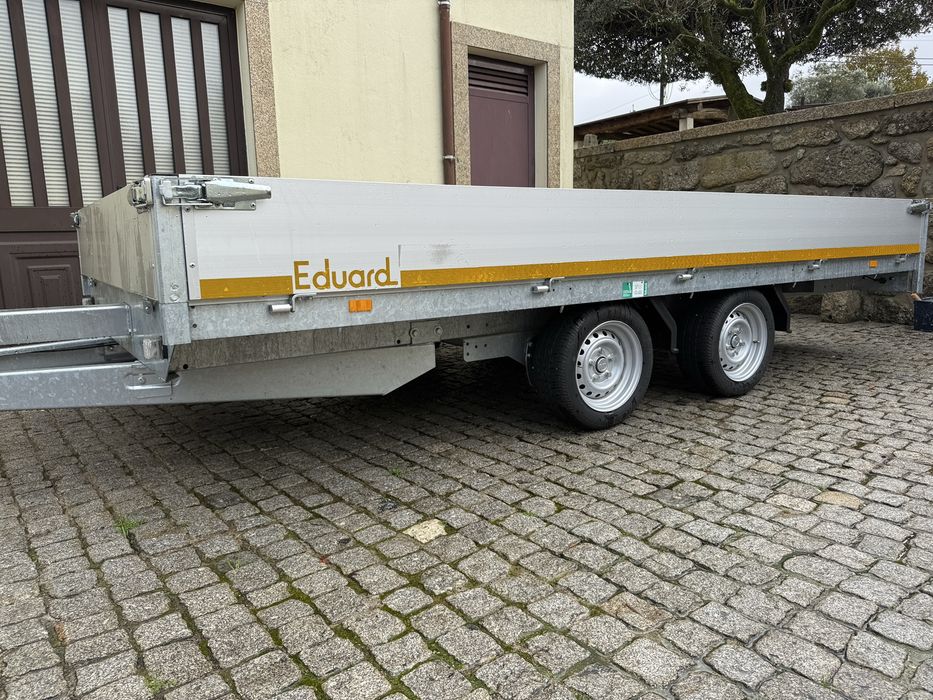 Reboque em otimo estado