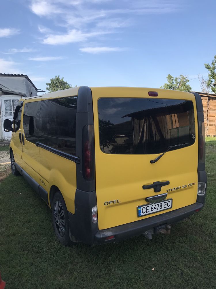 Opel Vivaro пасажир 8+1 2.5D 2006рік.