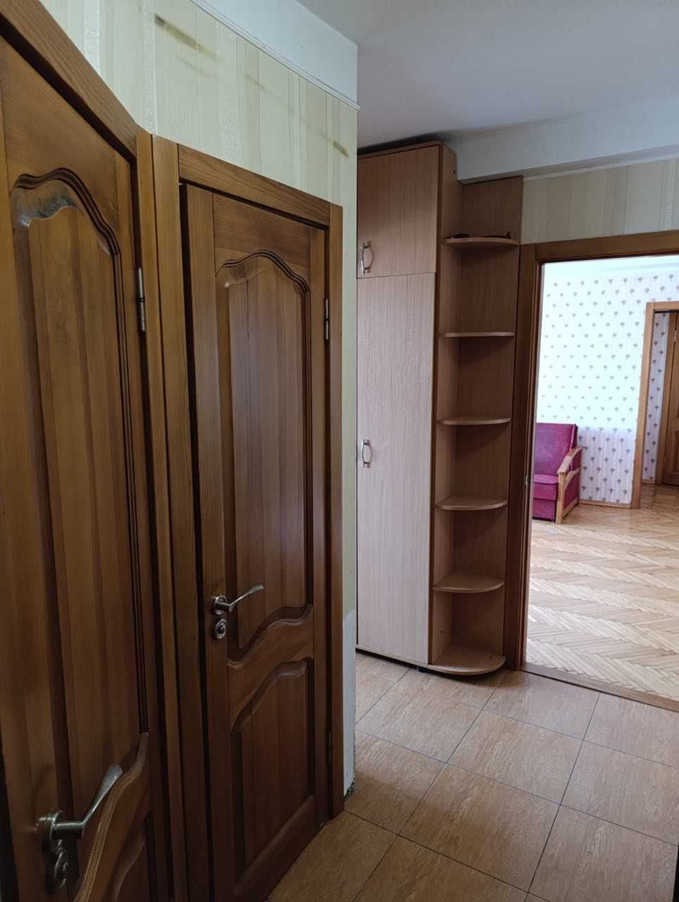 Оренда 3 кімнатної квартири вул. Кирилівська 117