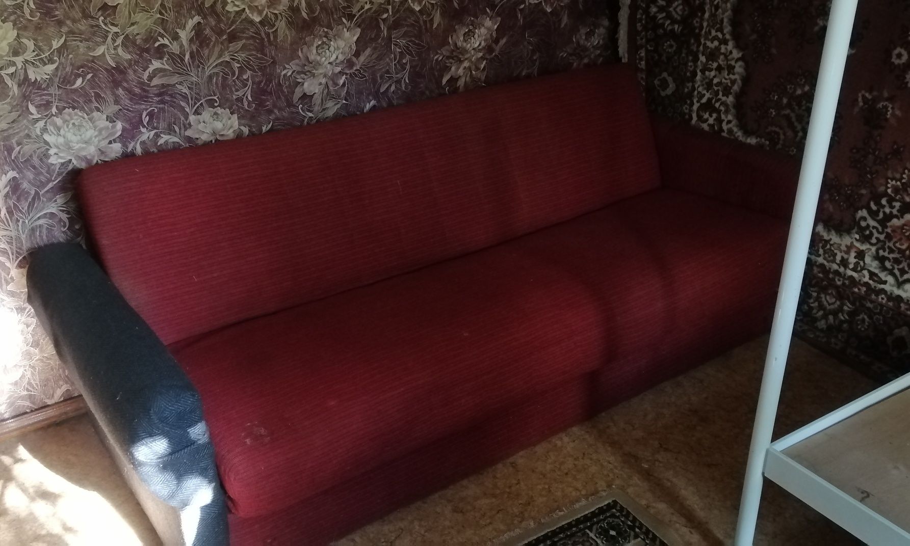 Продам диван раскладной.