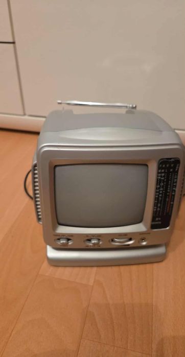 Mały telewizor  działający