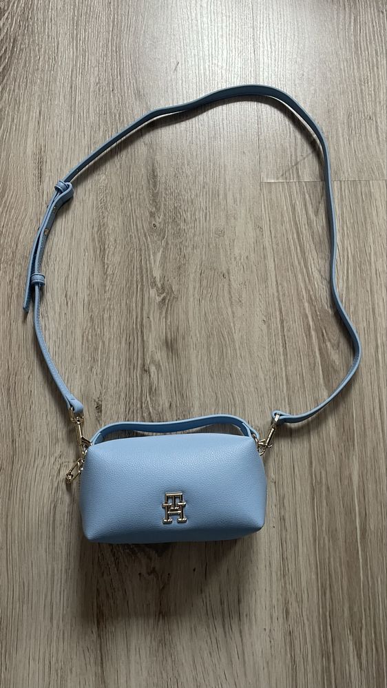Błękitna torebka Tommy Hilfiger
