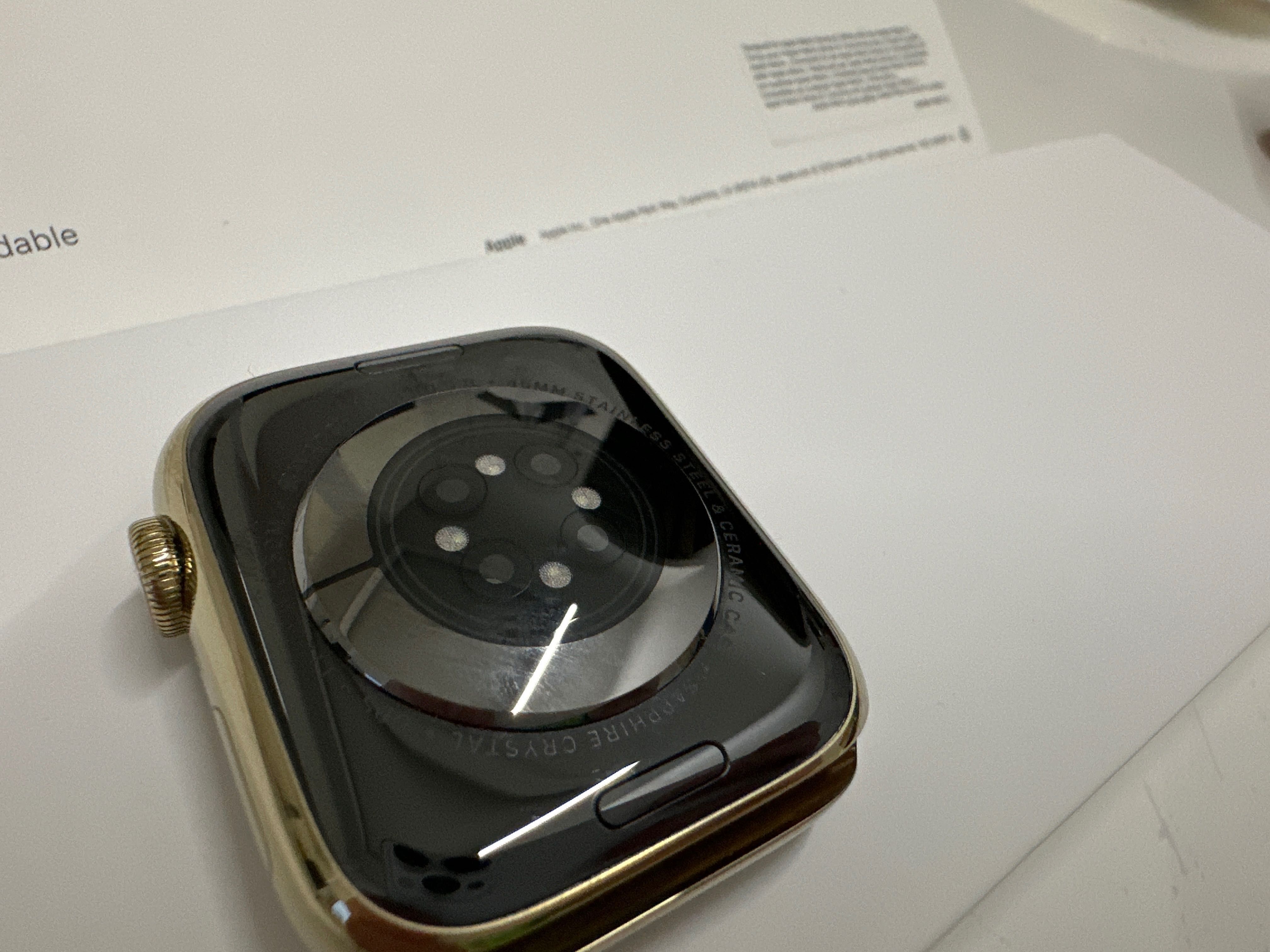 Apple Watch s8-45 stainless steel case. Gold