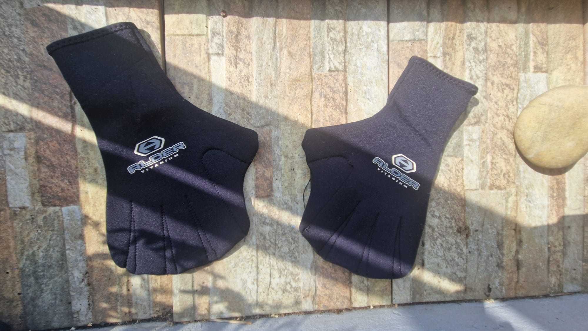 Luvas Barbatana em Neoprene - Alder