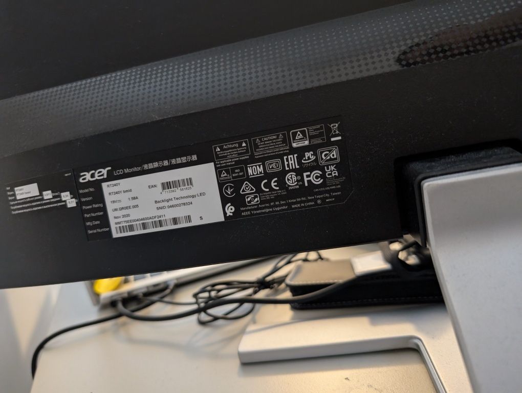 Monitor RT240Y stan idealny