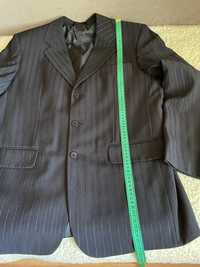 2. Klasyczny czarny, trzyczęściowy garnitur męski firmy DJAK r.176/104
