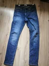 Spodnie męskie firmy Tommy Jeans