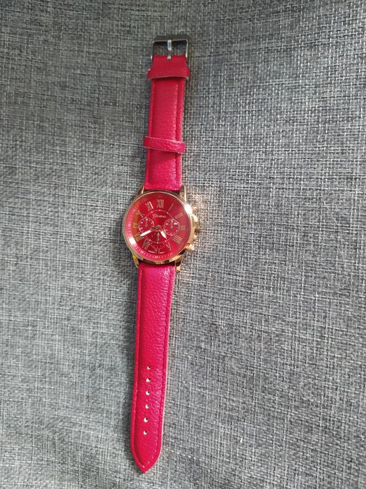 Czerwony zegarek Geneva Platinum
