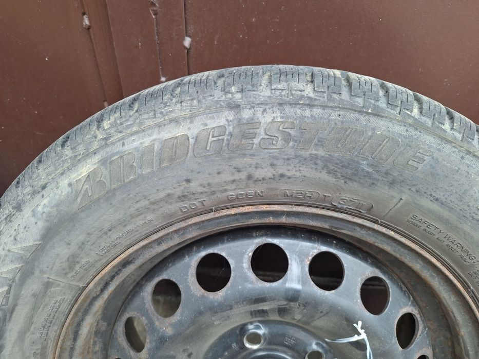 Opony zimowe Blizzak LM-25 195/65R15 + felgi + kołpak VW
