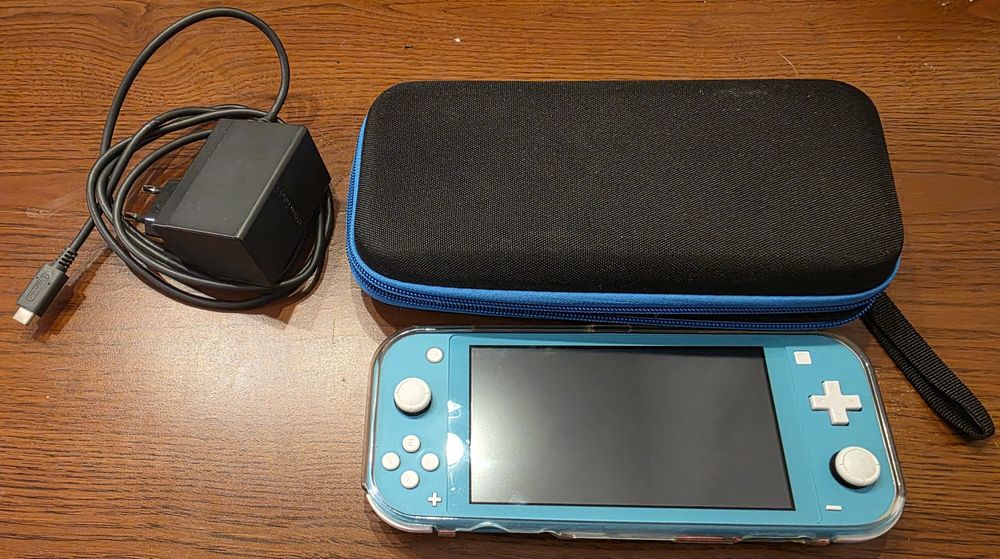 Nintendo switch lite + etui
.+