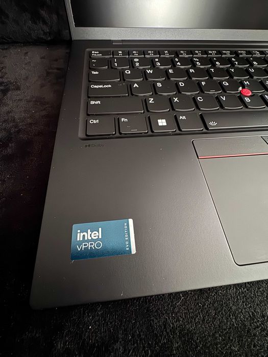 ThinkPad Lenovo ThinkPad X1 Carbon 12 Gen 11 Pro. 32 MB. 1 TB