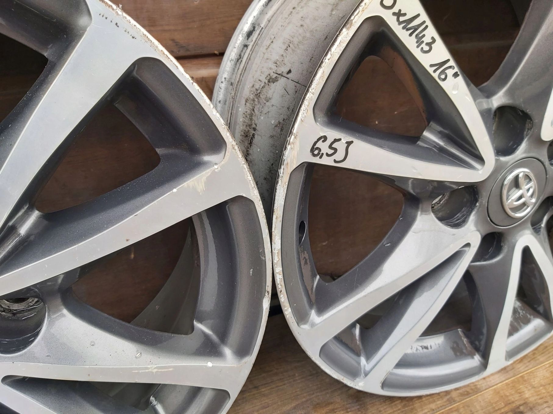Toyota Auris Verso Avensis T27 alufelgi 16 5x114,3 et39 6,5j 42611-YY40