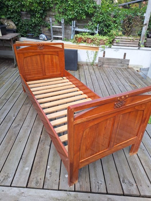 Łóżko drewniane dębowe secesyjne w politurze. Piękne