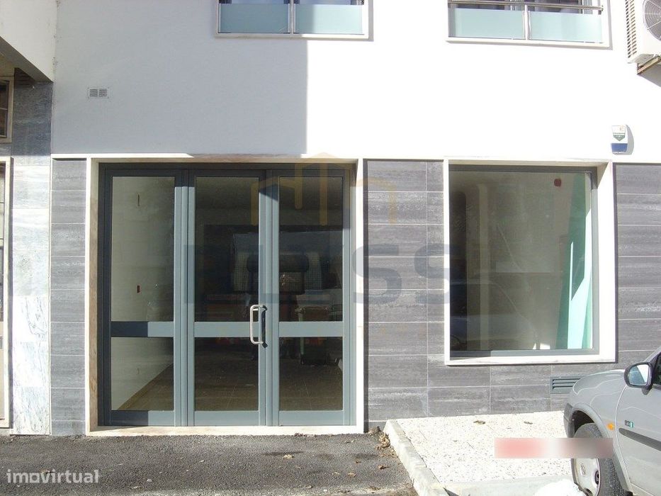 Loja de 112 m2 de área, com dois Parqueamentos, Penha de França, Li...